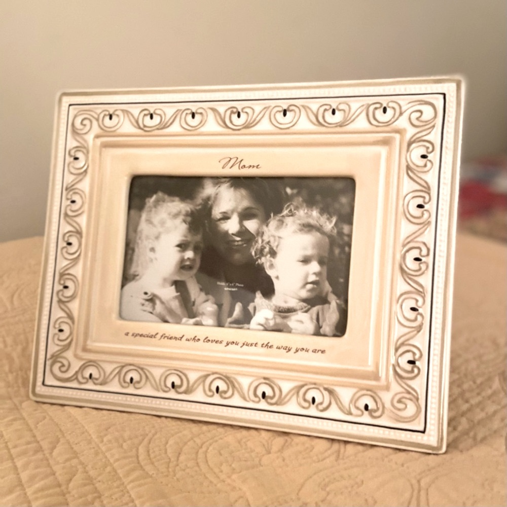 Perfect Gift for Mom! Ceramic frame for 4x6 photo.